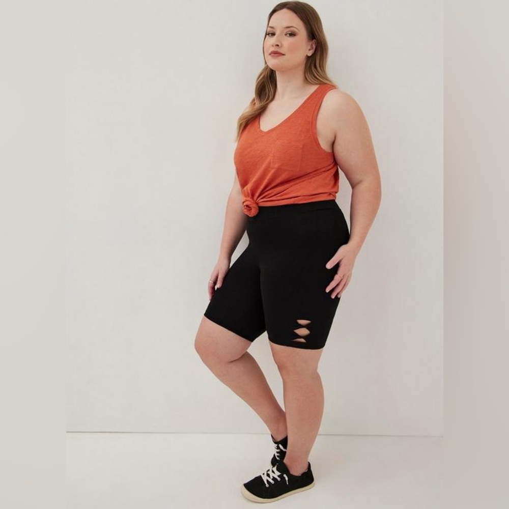 TORRID 3X Keyhole Twist Bike Short like new